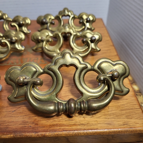 Vintage ILCO Unican Batwing Cutout Drop Bail Brass Drawer Pulls and Key Plate - Picture 2 of 16